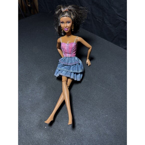 Barbie Fashionistas Swappin’ Styles Artsy Nikki Doll 2010 Articulated GUC - Picture 7 of 7
